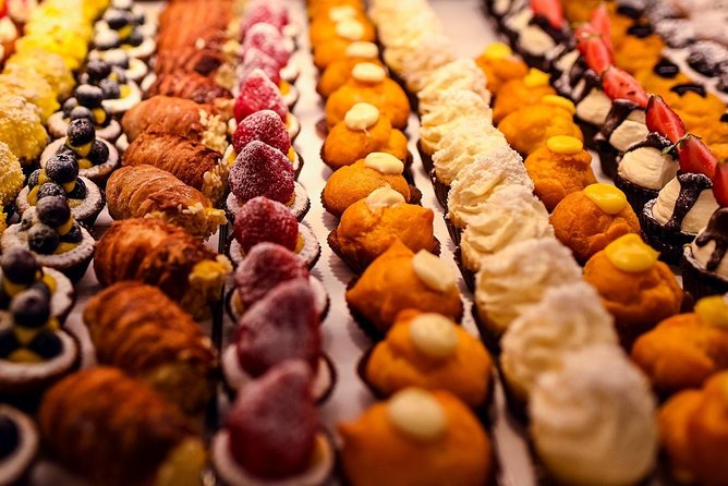 Private Bologna Food & Market Tour with 6 Tastings & Wine - Timing, comfort, and practical details