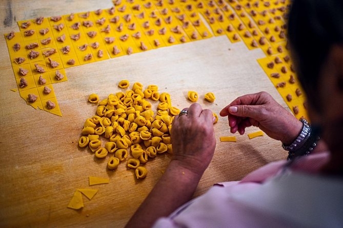 Private Bologna Food & Market Tour with 6 Tastings & Wine - Walking the Quadrilatero market quarter