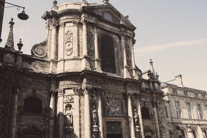 Private Bordeaux History Tour with a glass of Bordeaux wine. - Starting beneath Saint-André Cathedral