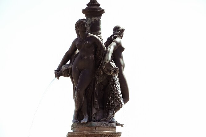 Private Bordeaux History Tour with a glass of Bordeaux wine. - Monument aux Girondins and Place des Quinconces