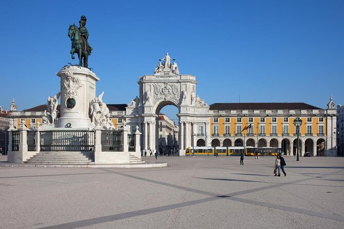 Private Food and Wine Tour: From Street to Gourmet - What this four-hour Lisbon food tour is really about