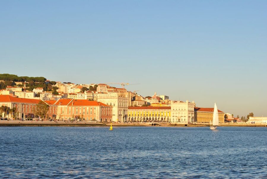 Private Romantic cruise with sparkling wine- 2-Hour- Lisbon - Is $305 Good Value for Two?
