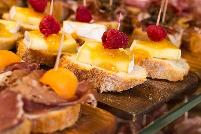 Private Secret Venice Tour; Rialto Market, San Polo & Food and Wine tasting - Rialto Fish and Vegetable Market