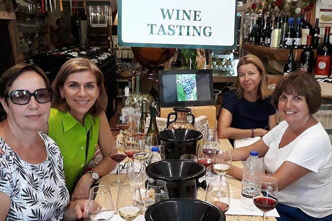 PRIVATE Walking Tour with Lunch and Wine Tasting by a Sommelier - Who will get the most from this experience