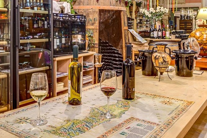 PRIVATE Walking Tour with Lunch and Wine Tasting by a Sommelier - Four indigenous wines with sommelier Maria