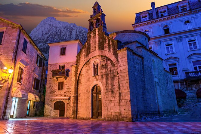 Private Walking tour with Wine and Food - The guide makes the private format count
