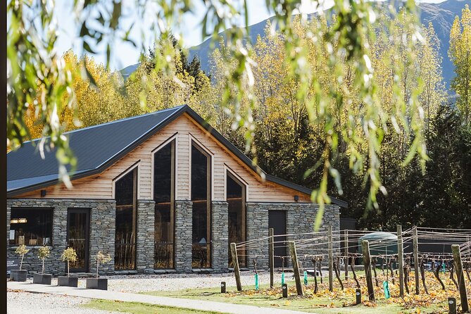 Queenstown: Afternoon Wine & Beer Tour with Platters - The guides shape the whole afternoon