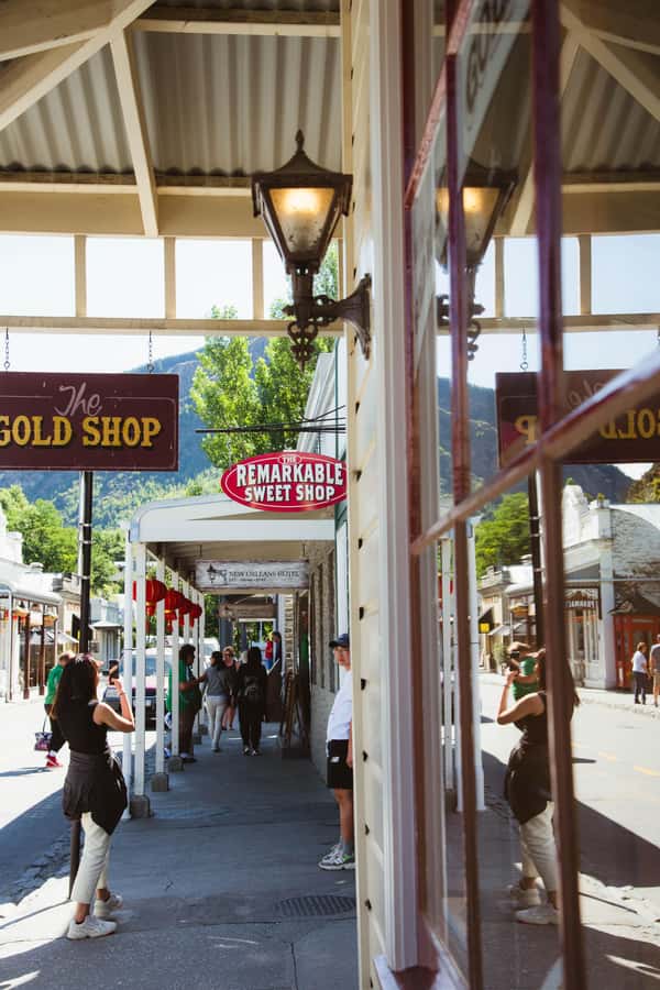 Queenstown: Scenic Highlights, Tour with Wine & Lake Cruise - Arrowtown’s gold-mining streets in 30 minutes