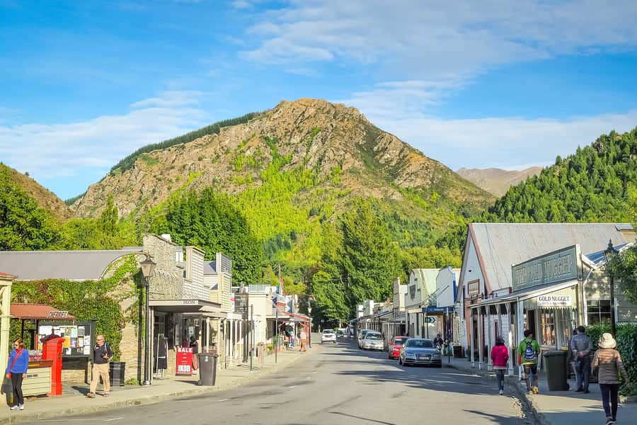 Queenstown: Scenic Highlights, Tour with Wine & Lake Cruise - Wine, cheese, and a slower Gibbston pause