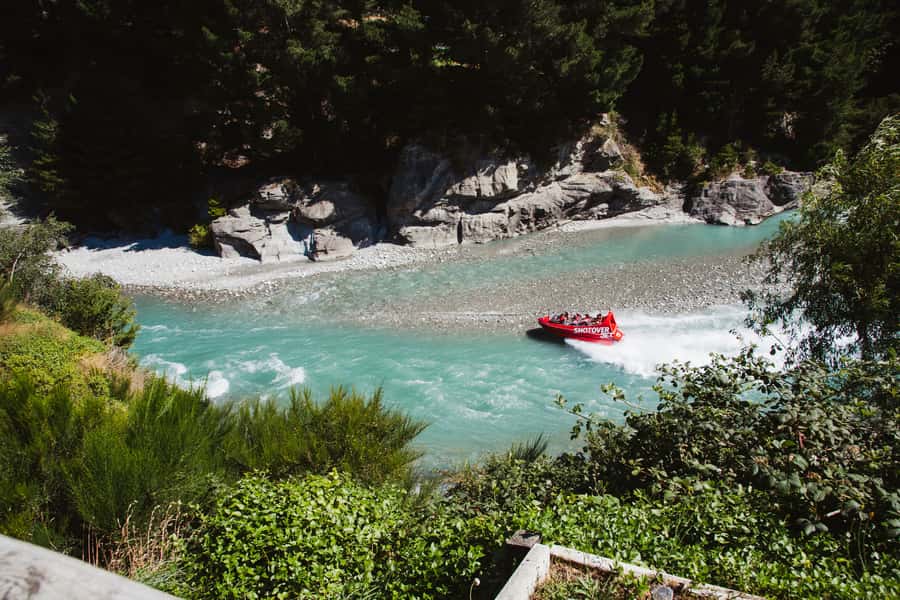 Queenstown: Scenic Highlights, Tour with Wine & Lake Cruise - The return through Lake Hayes