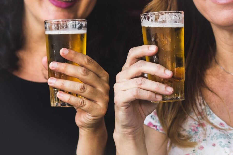 Queenstown: Twilight Wine and Craft Beer Tour - A social tour with a light touch