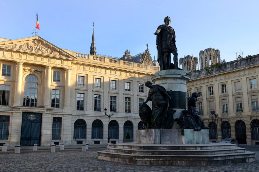 Reims : city-center discovery tour and champagne tasting - Starting at the Reims tourist office