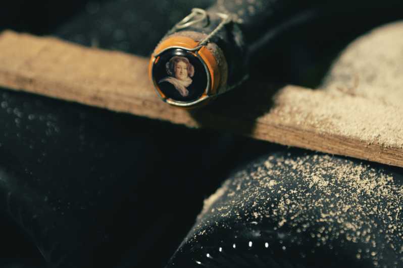 Reims: Veuve Clicquot and Family-Run Winery Day Tour & Lunch - Starting from Reims or Épernay