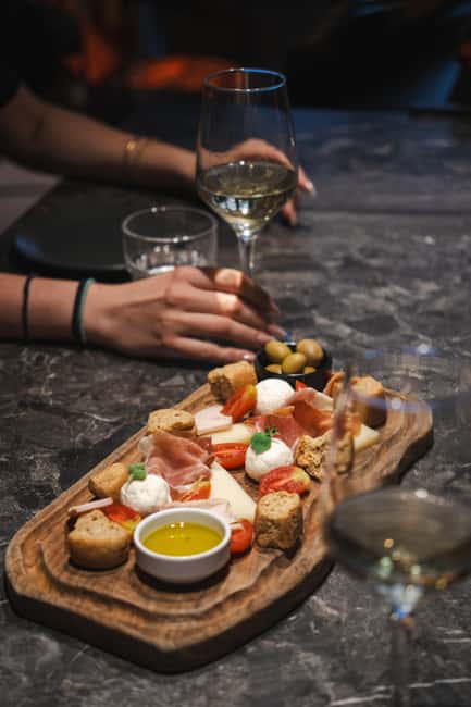 Rethymno: Cretan Wine Tasting Guided Tour with Local Food - Key points at a glance