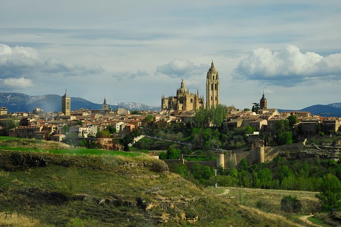 Ribera del Duero Wineries Guided Tour & Wine Tasting from Madrid - The drive into wine country