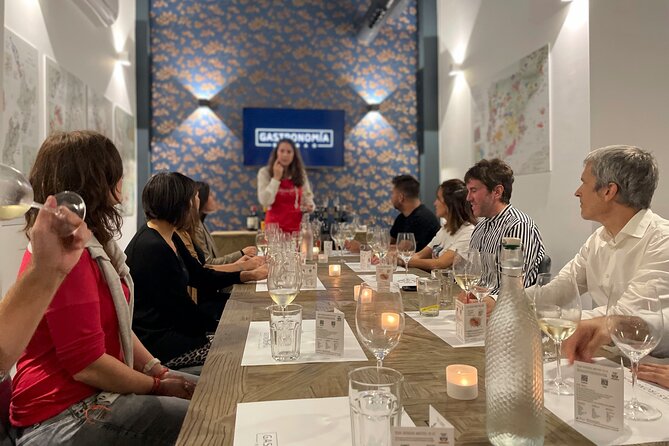 Rioja & Txakoli Wine Tasting in Bilbao with a Local Sommelier - How the 90-minute session works