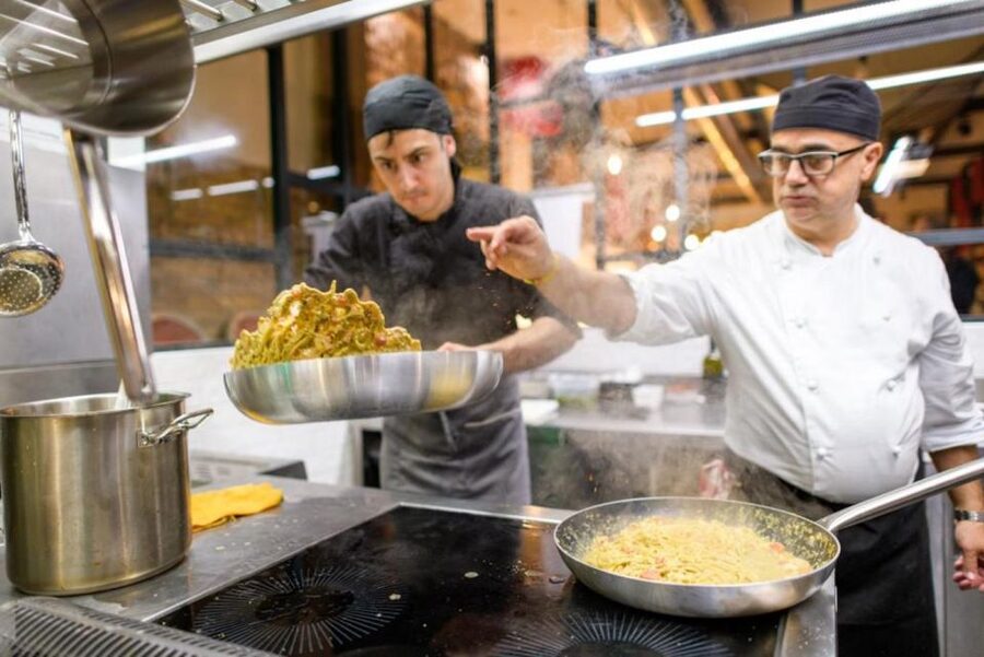Rome: Authentic Roman Restaurant Dining Experience & Wine - Choosing between bronze and gold