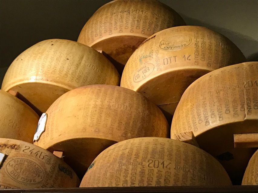 Rome: Authentic Roman Restaurant Dining Experience & Wine - Drinks, dessert, and the finishing touches