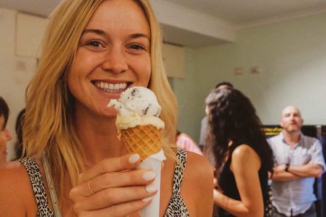 Rome: Award Winning Trastevere Group Food Tour with Wine - Fiordiluna ends the route with gelato