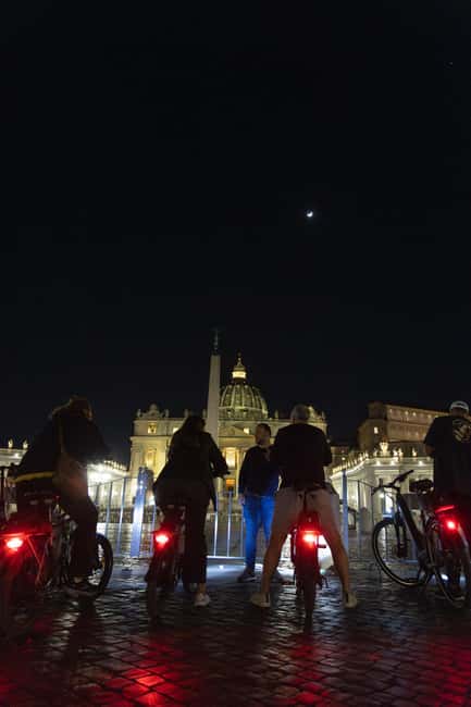 Rome by Night: E-bike Small Group Tour -Food & Wine (Option) - Ending at the Colosseum
