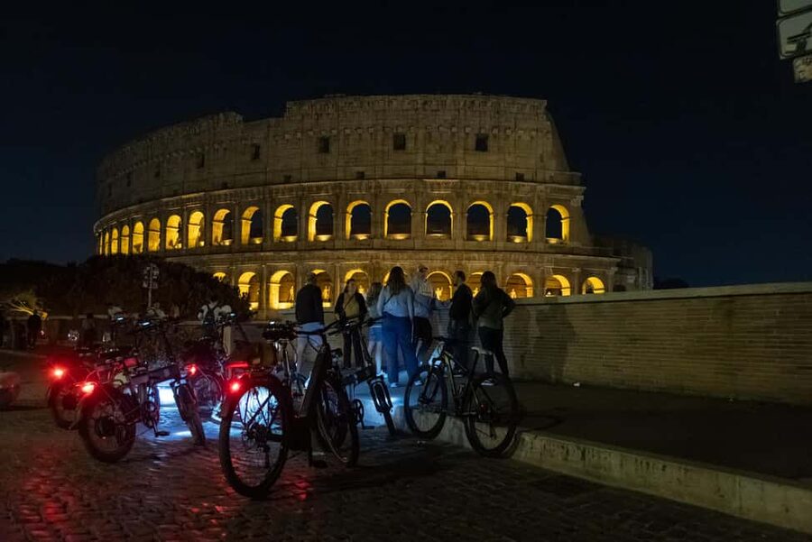 Rome by Night: E-bike Small Group Tour -Food & Wine (Option) - Starting near Santa Maria Maggiore