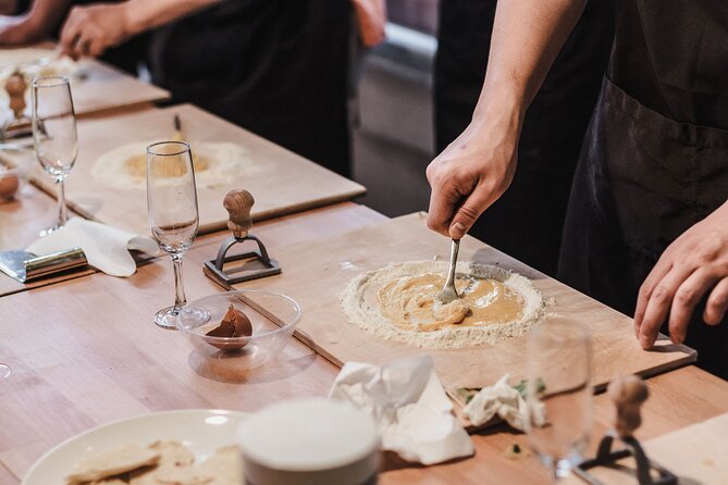 Rome Cooking Class: Make Pasta, Dine & Drink Wine With Local Chef - Prosecco, bruschetta, and an easy first hour