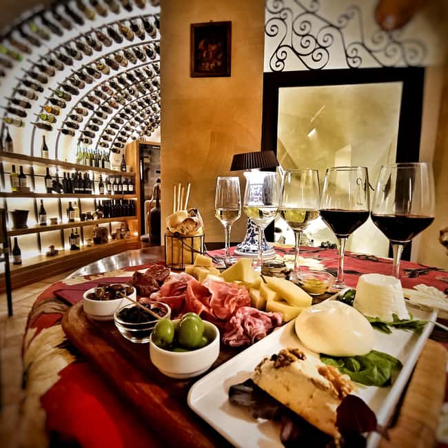 Rome: Food Tasting and Wine Pairing & Tiber River Boat Ride - What arrives at the table