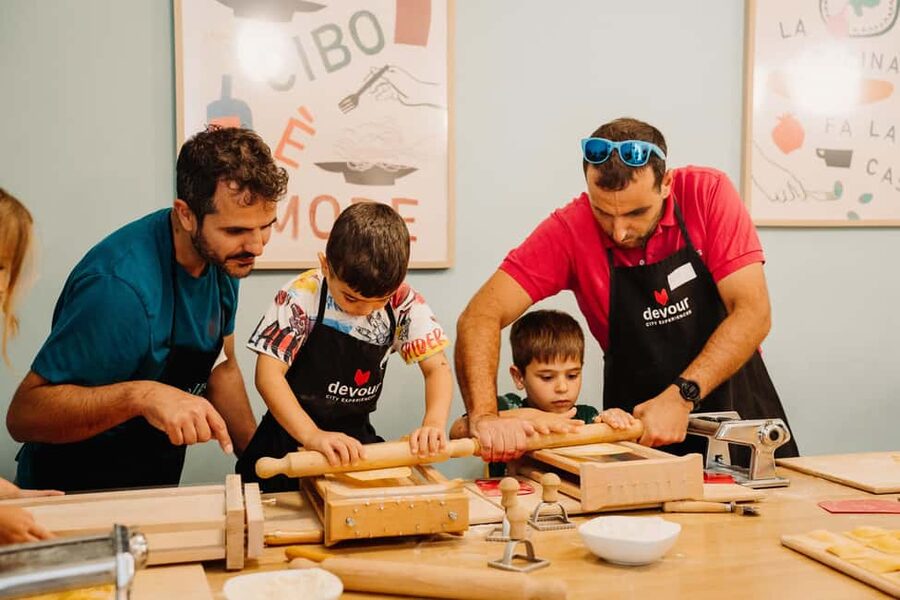 Rome: Fresh Pasta-Making Class with Wine and Gelato - The welcome: prosecco, aperitivo, and a relaxed start