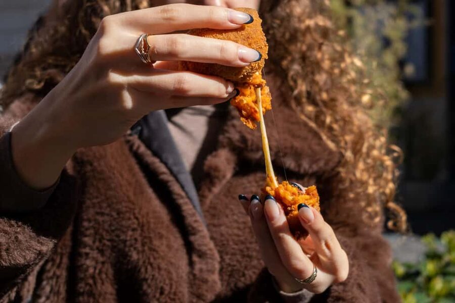 Rome: Guided Food Walking Tour with Wine in Trastevere - Supplì Roma gives you Rome in one crisp bite
