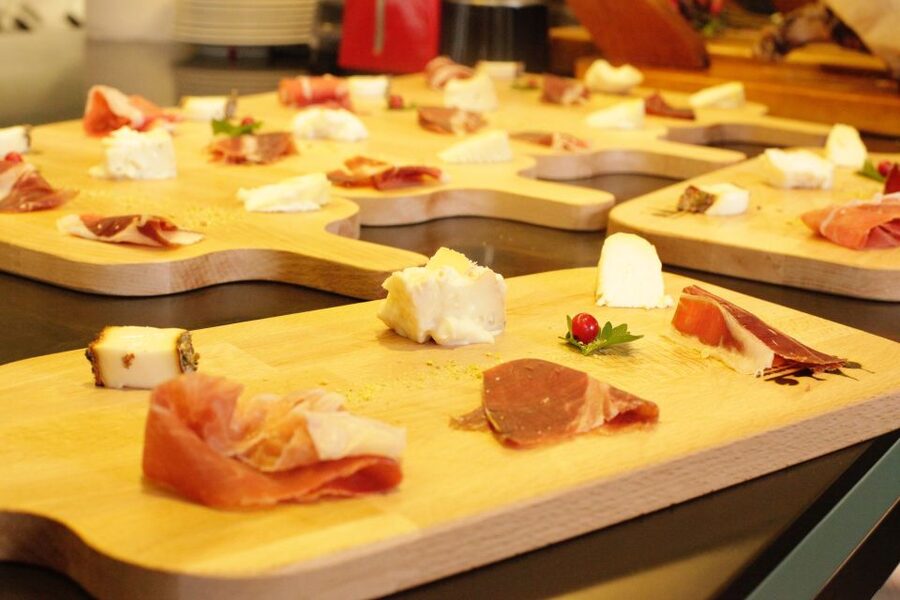 Rome: Italian Food and Wine Guided Tasting Experience - Buffalo mozzarella, pesto, and sun-dried tomatoes
