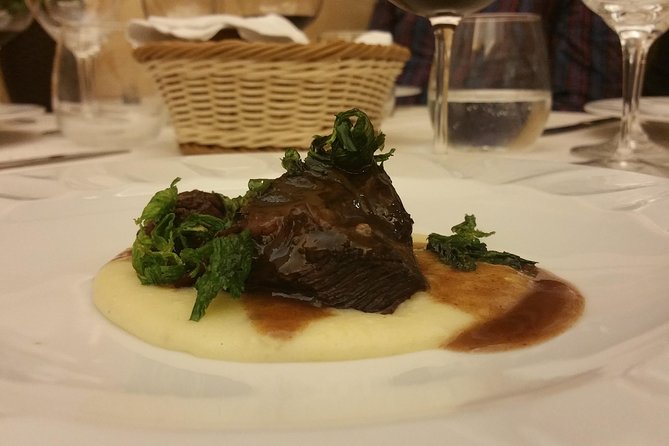 Rome Pantheon: Fine Food & Wine Pairing Dinner with Sommelier - Four wines and how the explanations work