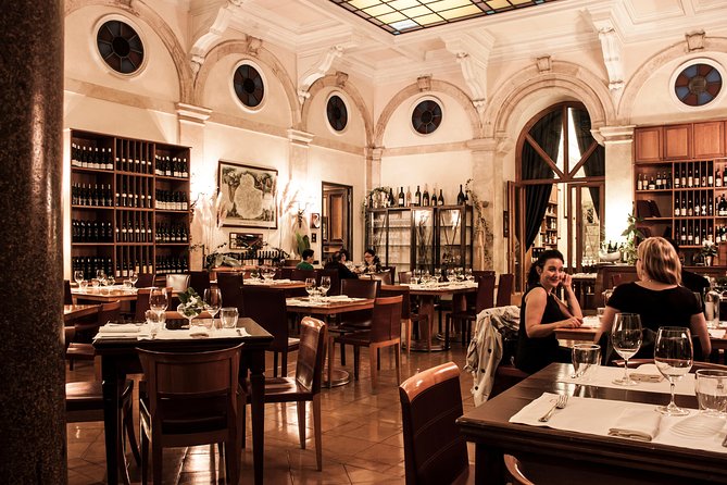 Rome Pantheon: Fine Food & Wine Pairing Dinner with Sommelier - How the evening feels for couples and solo diners