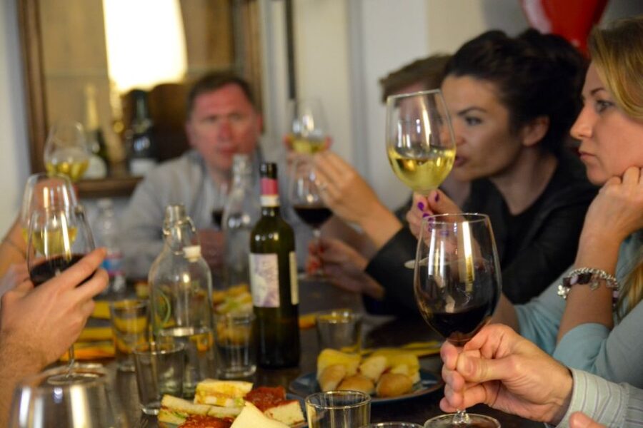 Rome: Trastevere Food and Wine Tasting Tour - Ivo a Trastevere and three kinds of Roman pizza