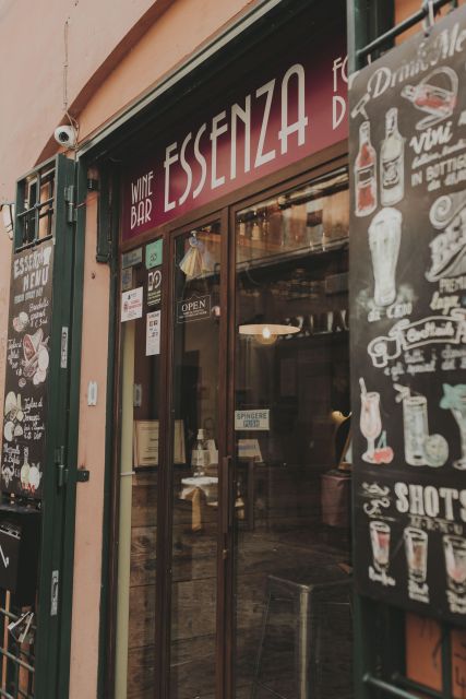 Rome: Trastevere Wine Tasting with Food Pairing and Gelato - The food pairing: small bites with plenty to discuss