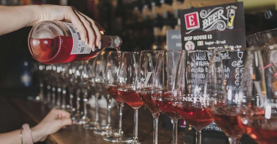 Rome: Trastevere Wine Tasting with Food Pairing and Gelato - Starting in a Trastevere wine bar