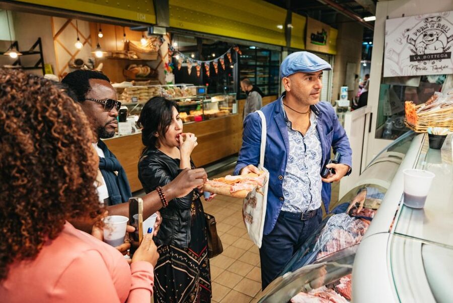 Rome: Trionfale and Prati Food and Wine Tasting Tour - Guides who add value to the walk