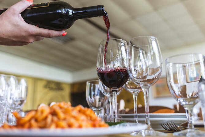 Rome: Tuscany & Montepulciano Day Trip with Lunch & Wine Tasting - The farm lunch: setting matters as much as the menu