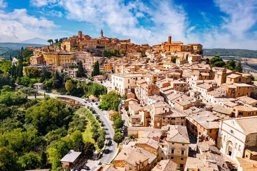 Rome: Tuscany & Montepulciano Day Trip with Lunch & Wines - The early ride through central Italy