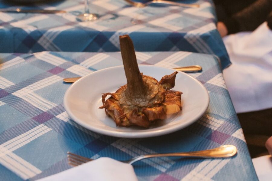 Rome: Twilight Trastevere Food Tour with Wine Tasting - Learning to spot real gelato
