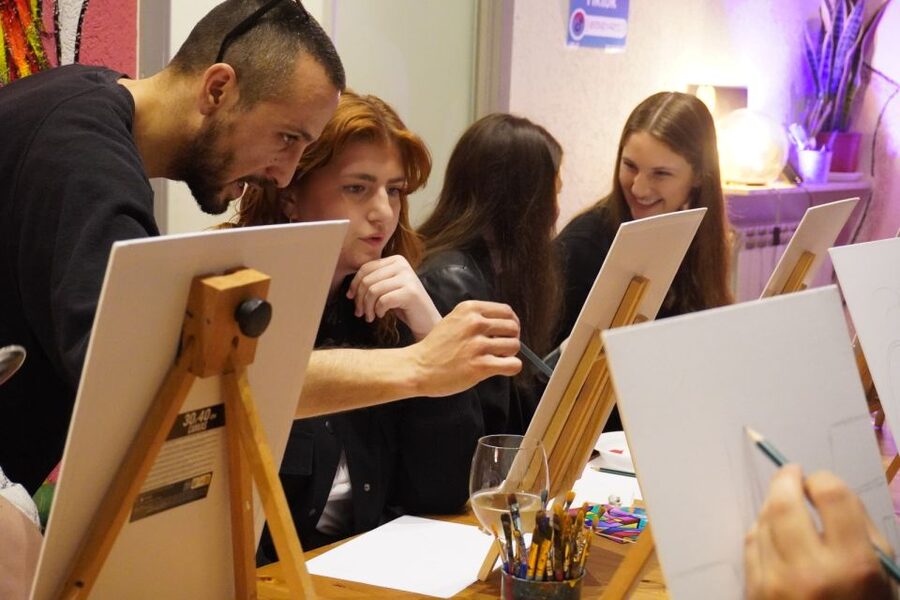 Rome: Wine and Paint Experience in Piazza Navona - Key points at a glance