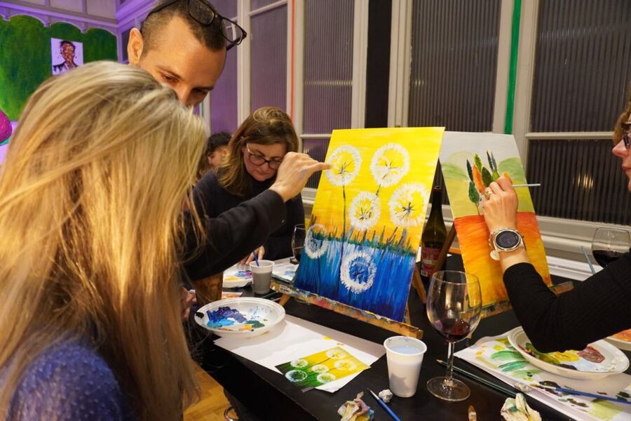 Rome: Wine and Paint Experience in Piazza Navona - Timing and booking advice