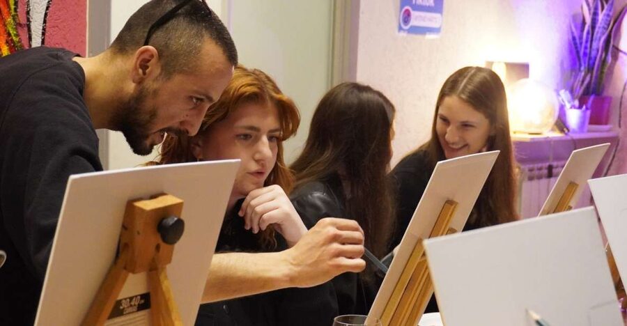Rome: Wine and Paint Experience in Piazza Navona - Why this paint-and-sip works in central Rome