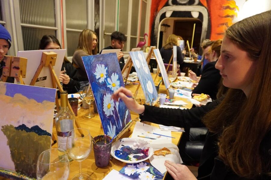 Rome: Wine and Paint Experience in Piazza Navona - How the painting lesson unfolds
