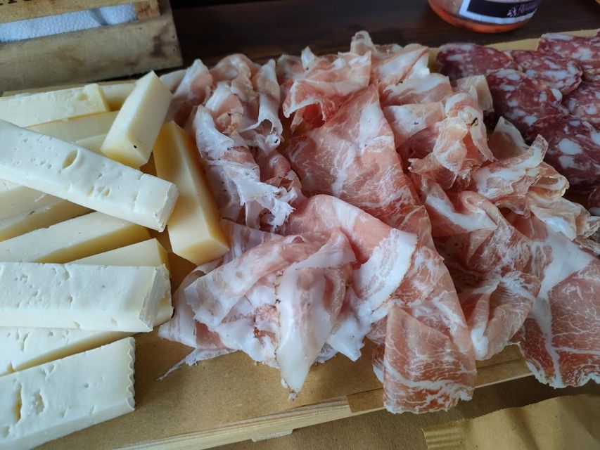 Salò: Tasting of 4 Valtenesi wines with local food - Who will enjoy this Salò wine tasting?