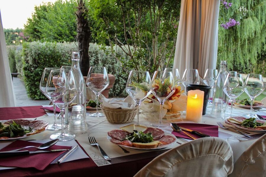 San Gimignano: Lunch or Dinner at a Winery with Wine Tasting - What happens when you arrive at Tenuta Torciano