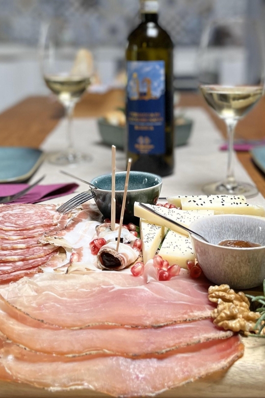 San Gimignano: Vineyard and Cellar Tour with Wine Tasting - Tasting Vernaccia and Chianti side by side
