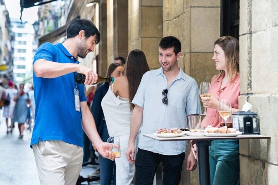 San Sebastian Food Tour: Pintxo Tasting Paired with Wines - Why a pintxo tour helps in San Sebastian