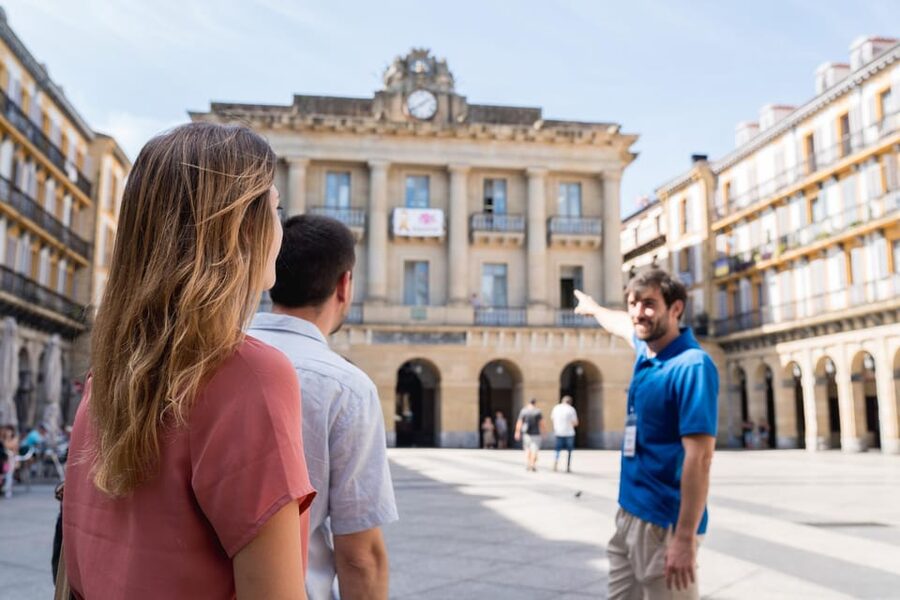 San Sebastian Food Tour: Pintxo Tasting Paired with Wines - Who should book this experience