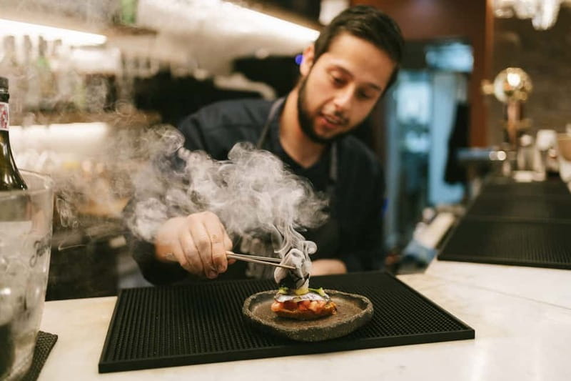 San Sebastian: Pintxos and Wine Tour - Why a Pintxos Tour Helps in San Sebastian