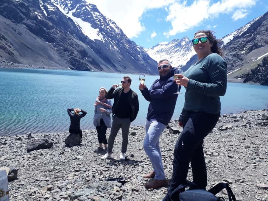 Santiago: Inca Lagoon and Vineyard Visit with Wine Tasting - The Caracoles road and its famous hairpins
